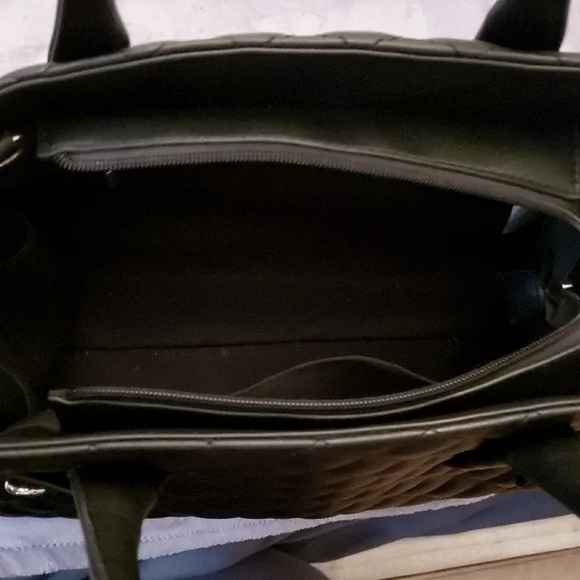 Quilted Carryall Zippered Structured Tote Bag - Picture 3 of 5